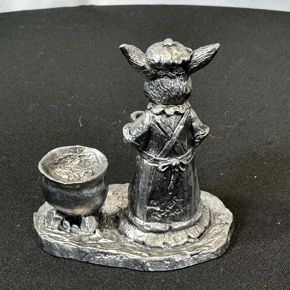 MICHAEL‎ RICKER PEWTER FIGURINE RABBIT WITH COOKING POT #13062 1986